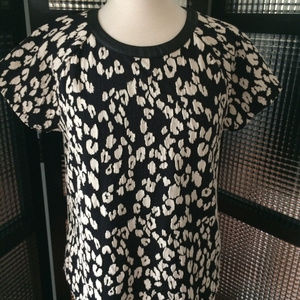 NEW BANANA REPUBLIC BLACK AND WHITE BLOUSE